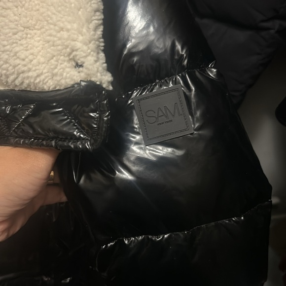 SAM. New York Patent Leather Puffer - Picture 3 of 5